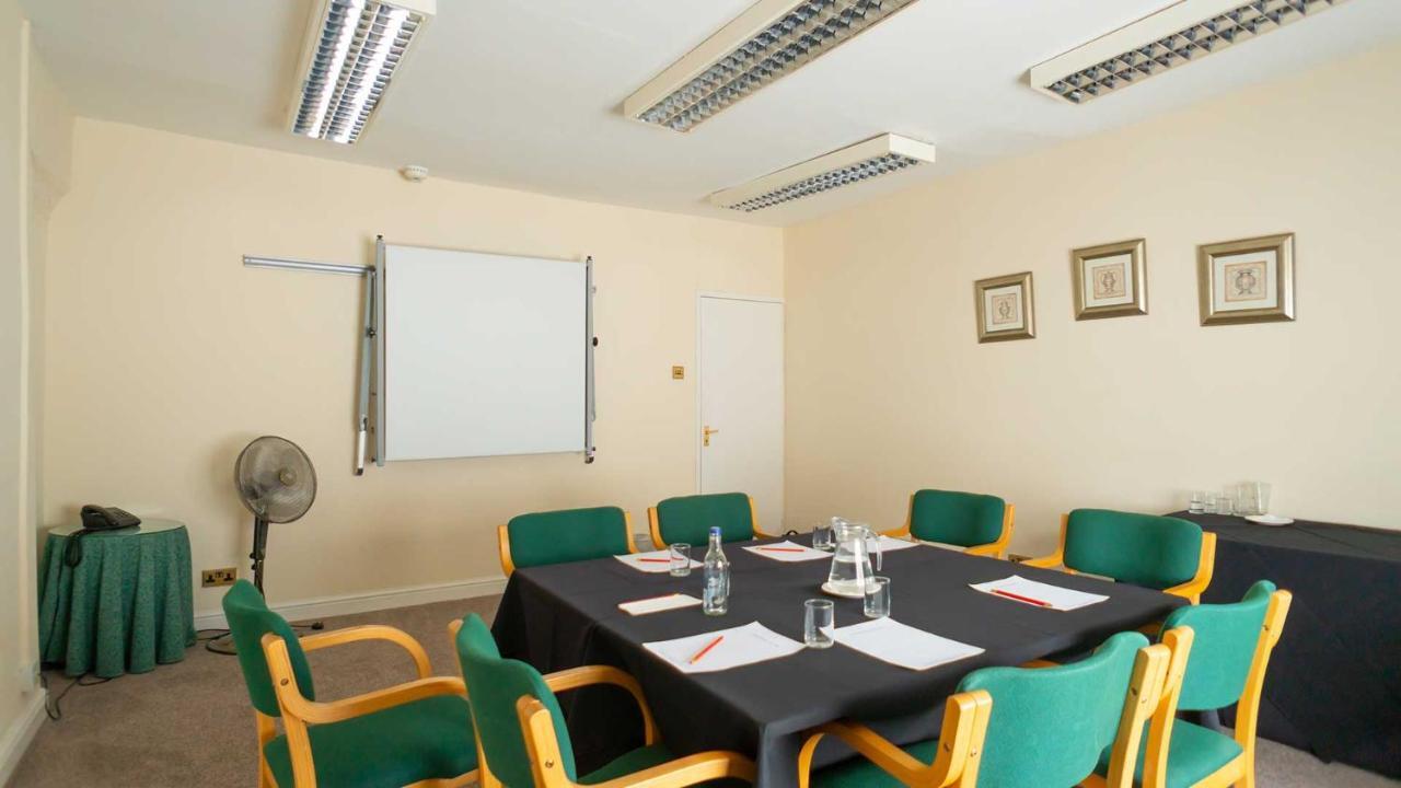 Hotel Wrexham Extérieur photo